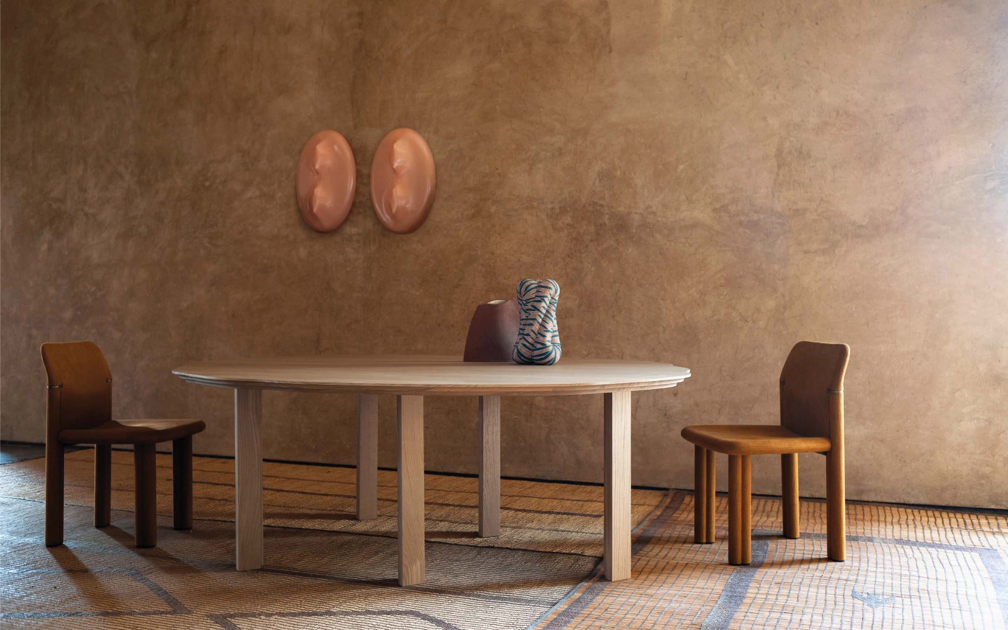 Gubi 2.0 store dining table