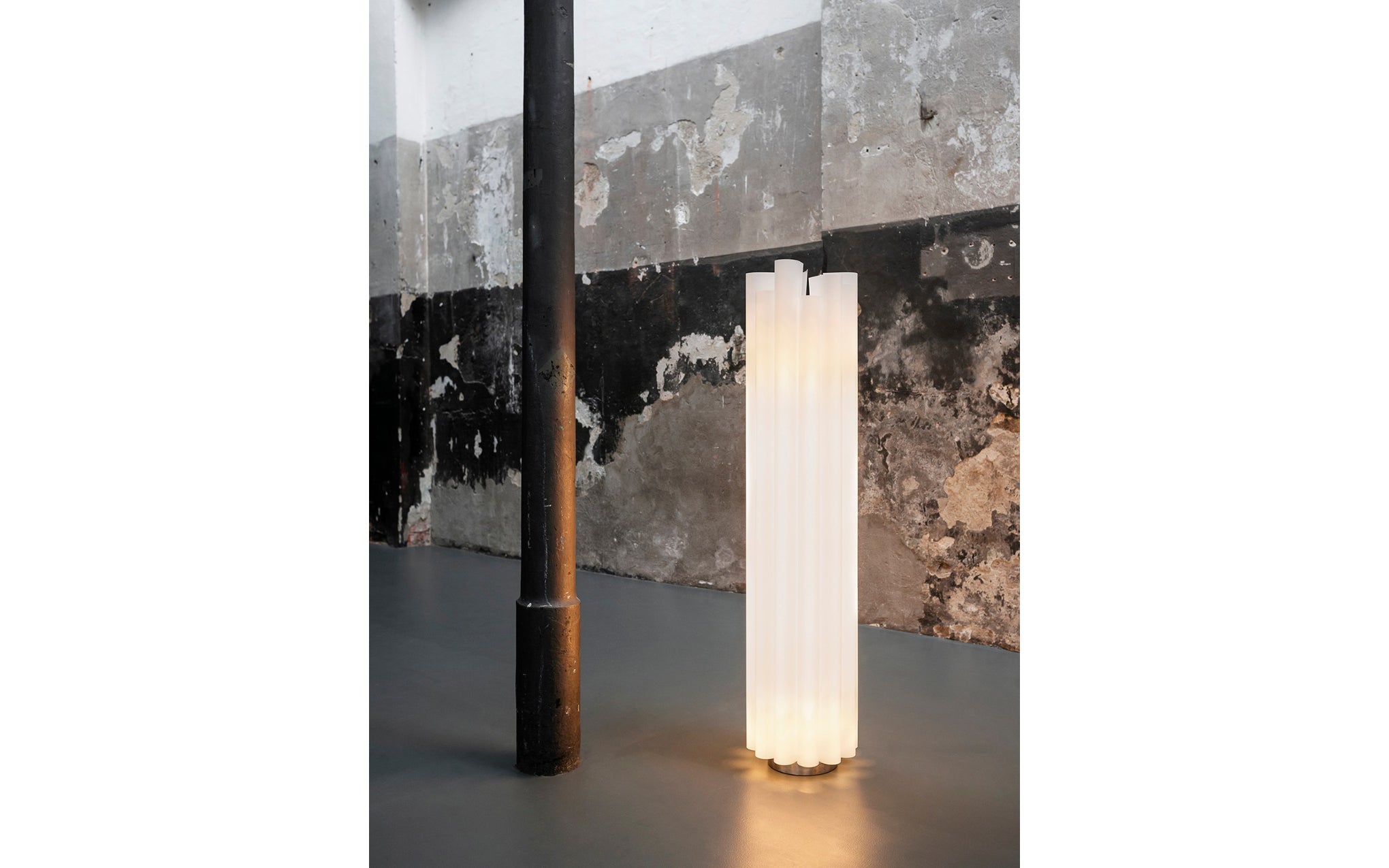 Vertical Nest light by Brian Thoreen for Tacchini | SCP