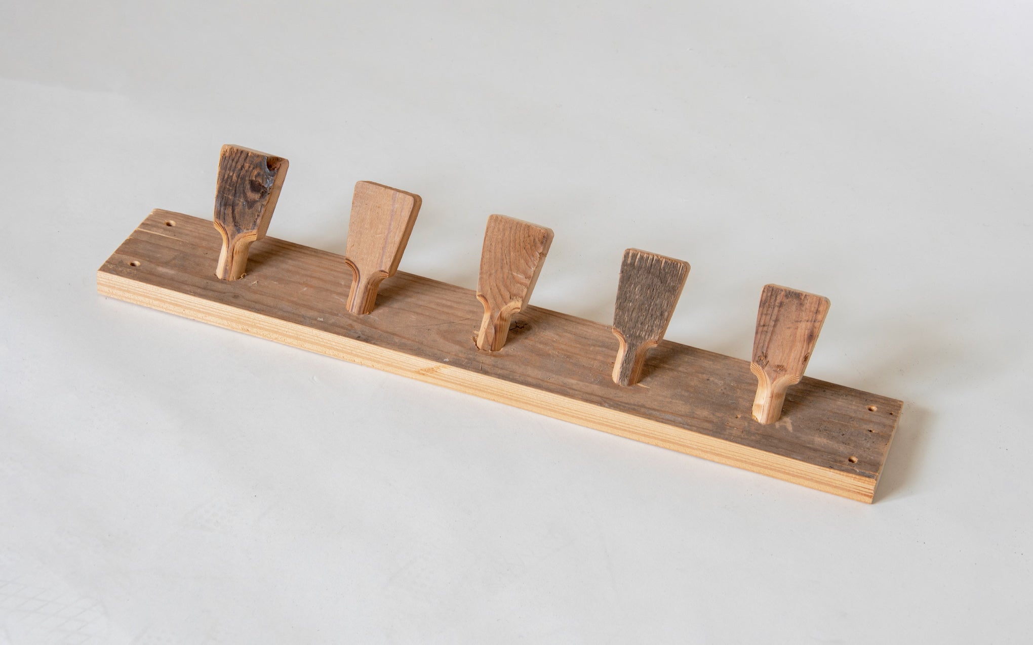 Coat rack in Scrapwood - 5 hook | SCP