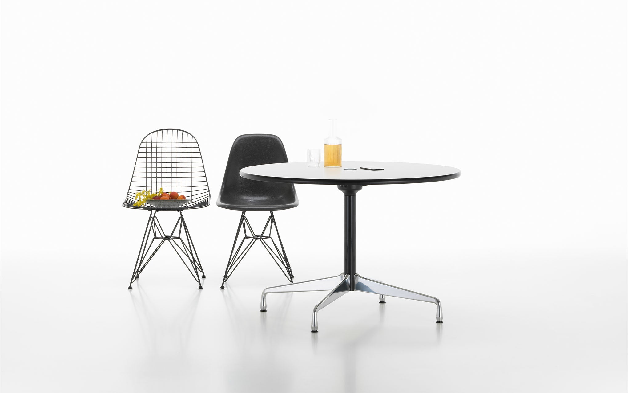 Eames segmented table online round